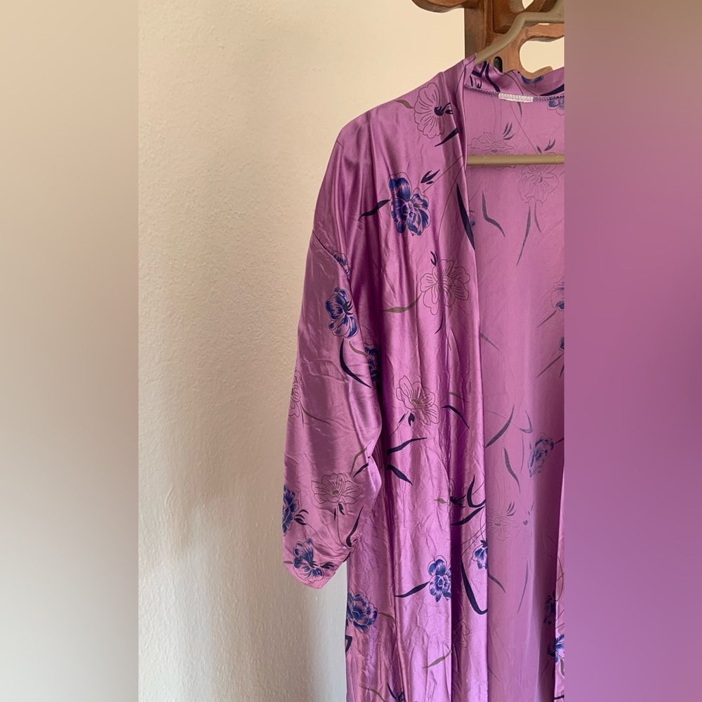 Vintage Robe - Picture 2 of 5